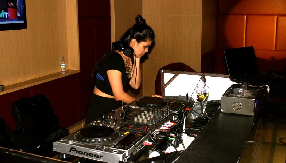 female disco jockey chandigarh